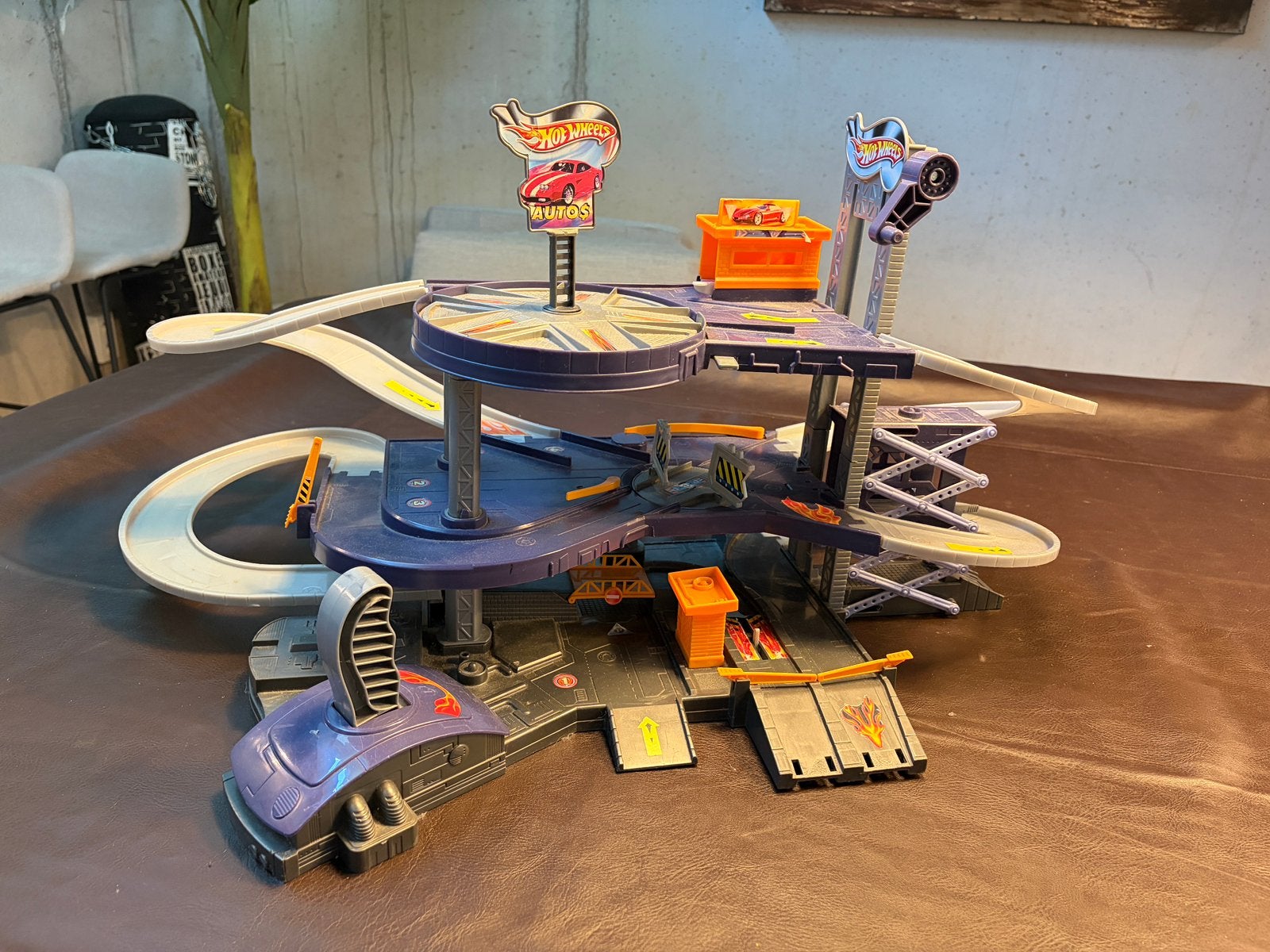 Hot wheels garage, Enfants & Bébés, Jouets | Circuits, Mécanique à remonter, Enlèvement, Hot Wheels, Circuit