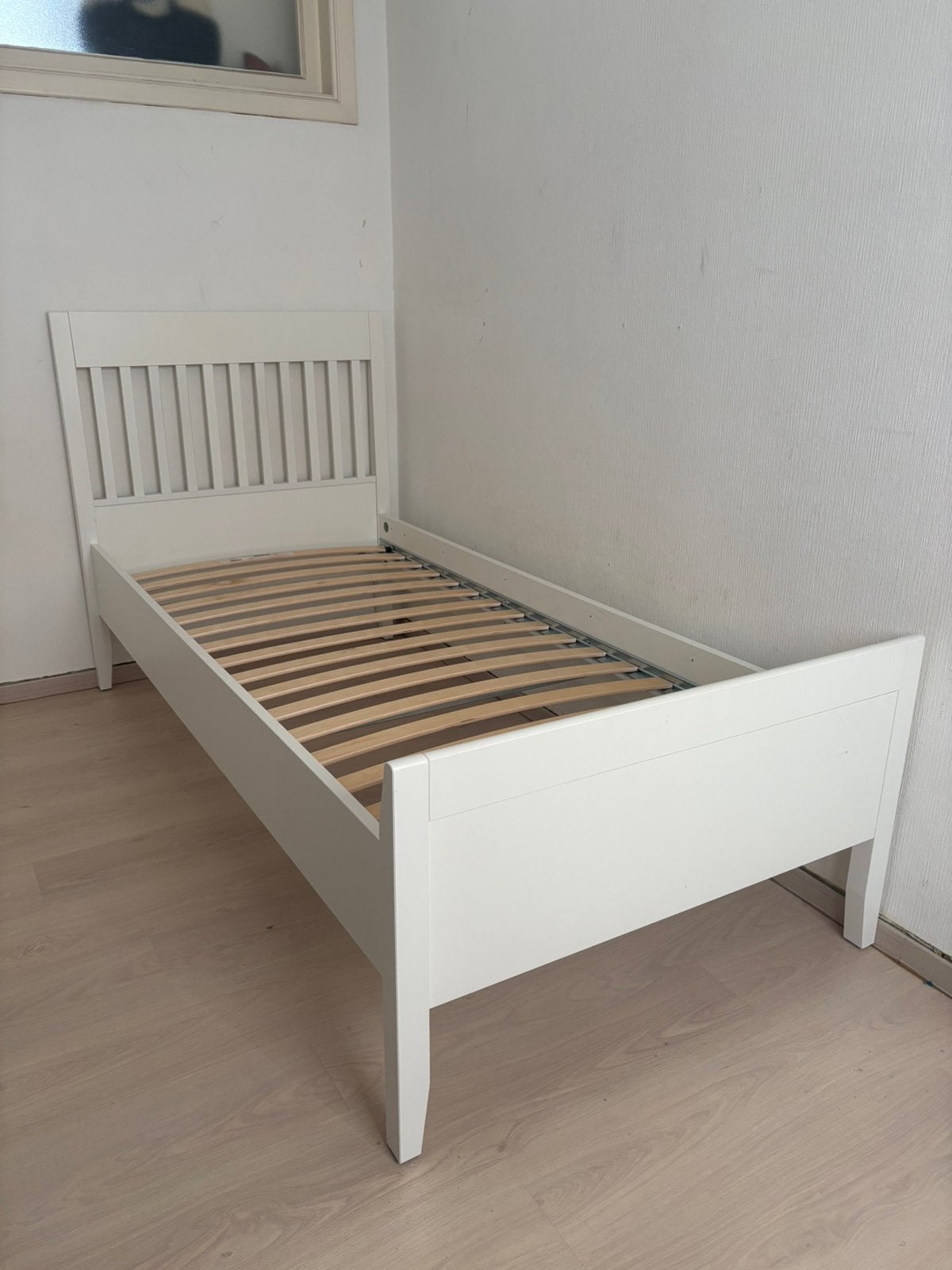 Witte simpele eenpersoonsbed in perfecte staat van de ikea, Sommier à lattes, Enlèvement, Moins de 140 cm, 85 à 100 cm