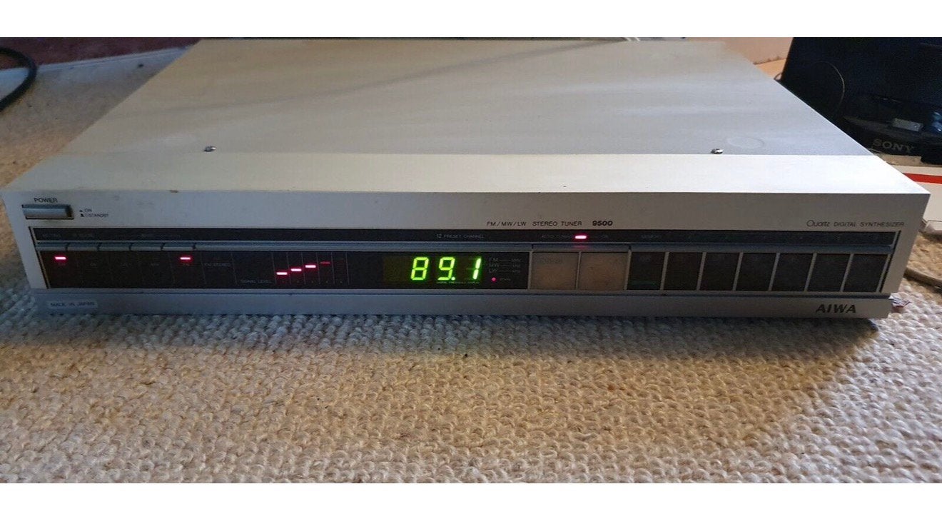Aiwa AT- 9500 retro radio am lw mw tuner + de originele doos, Audio, Tv en Foto, Tuners, Ophalen of Verzenden, Gebruikt
