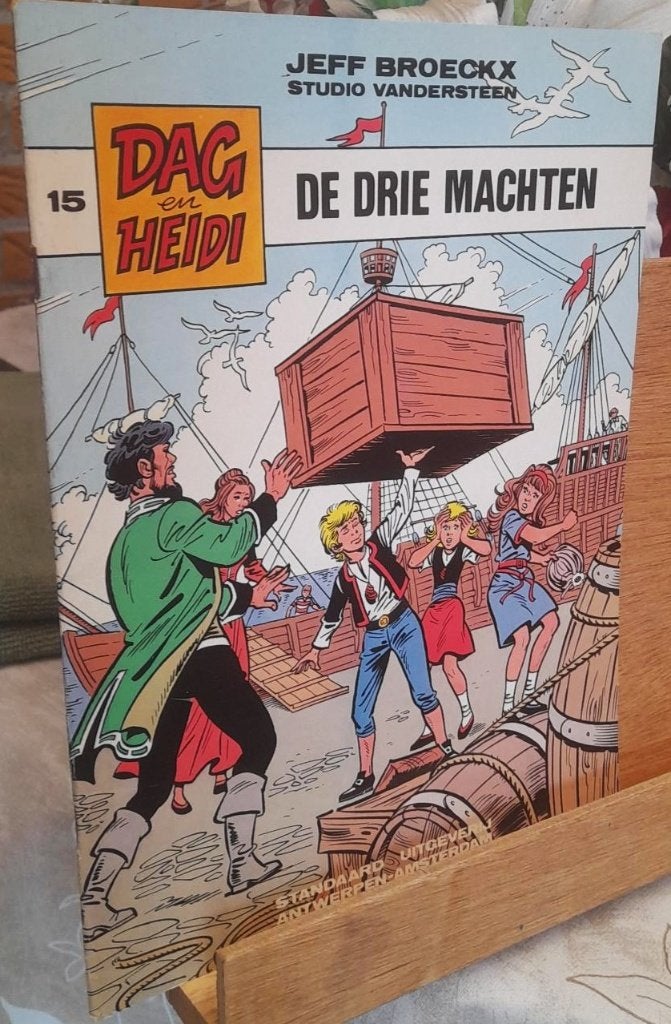 dag en heidi nr 15‘’ De drie machten  ‘’   1ste druk   1986, Gelezen, Verzenden, Willy Vandersteen, Eén stripboek