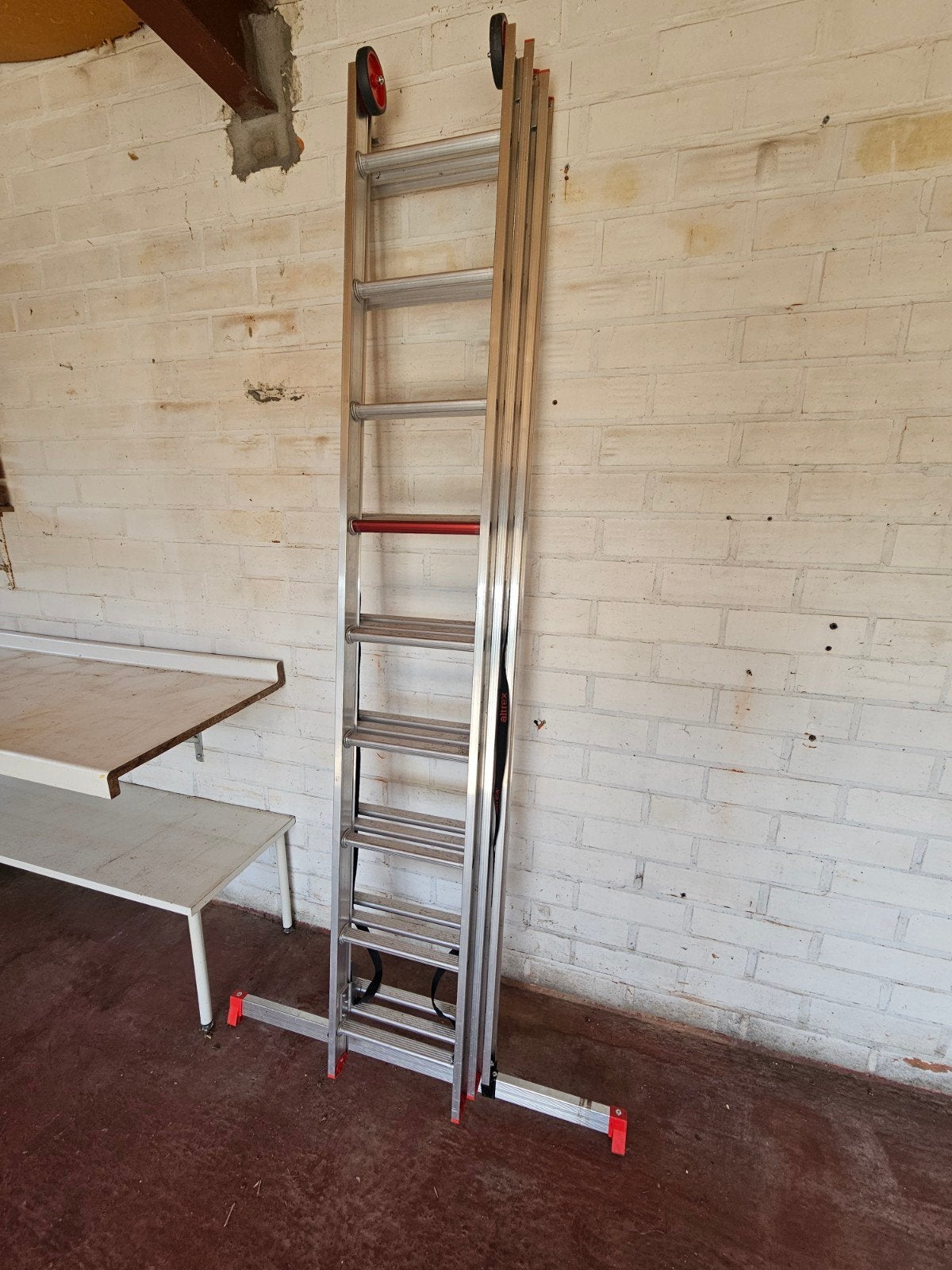 Altrex 3x9 ladder 2m25 tot 5m90, Doe-het-zelf en Bouw, Ophalen, Zo goed als nieuw, Ladder, Opvouwbaar of Inschuifbaar