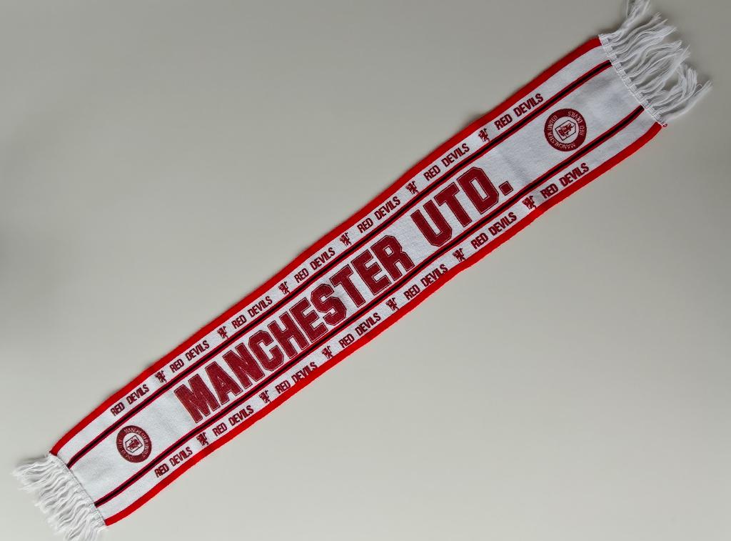 Voetbalsjaal Manchester United, Verzamelen, Sportartikelen en Voetbal, Ophalen of Verzenden, Gebruikt, Vaantje of Sjaal