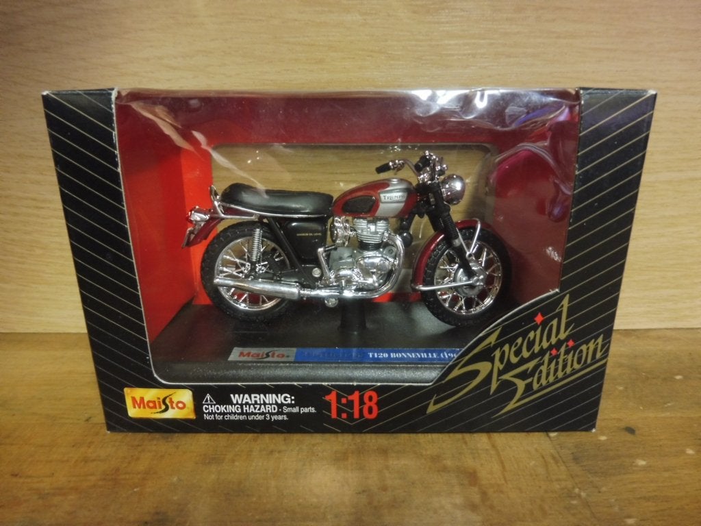 1:18 Maisto moto Triumph T120 Bonneville 1969 rood, Enlèvement ou Envoi, Comme neuf, Moteur, Maisto