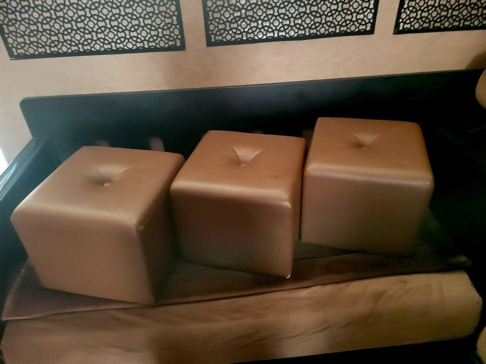 3 poufs  pour 30€