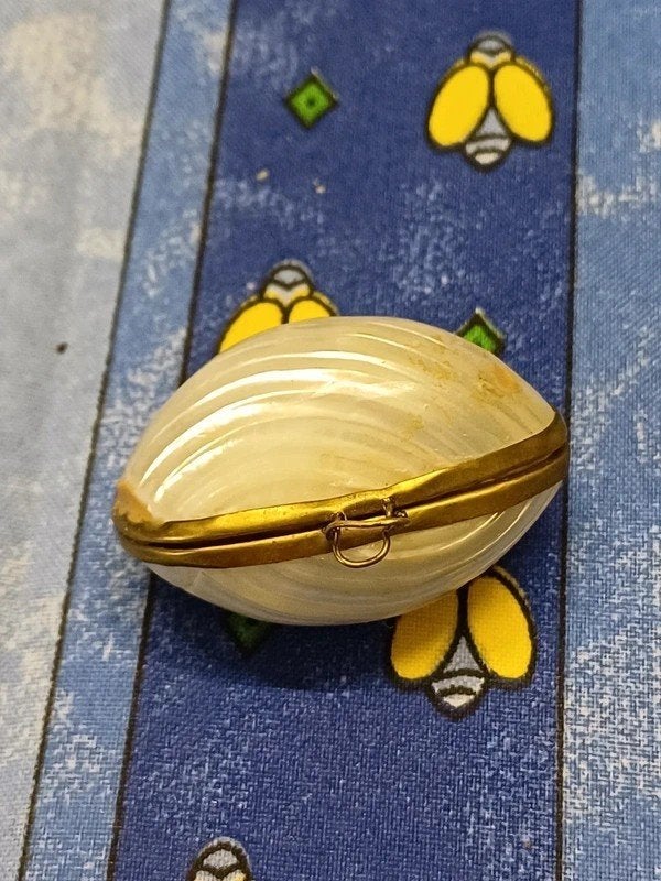 Oude rozenkrans van parelmoer en bijbehorende schelpdoos, Verzenden