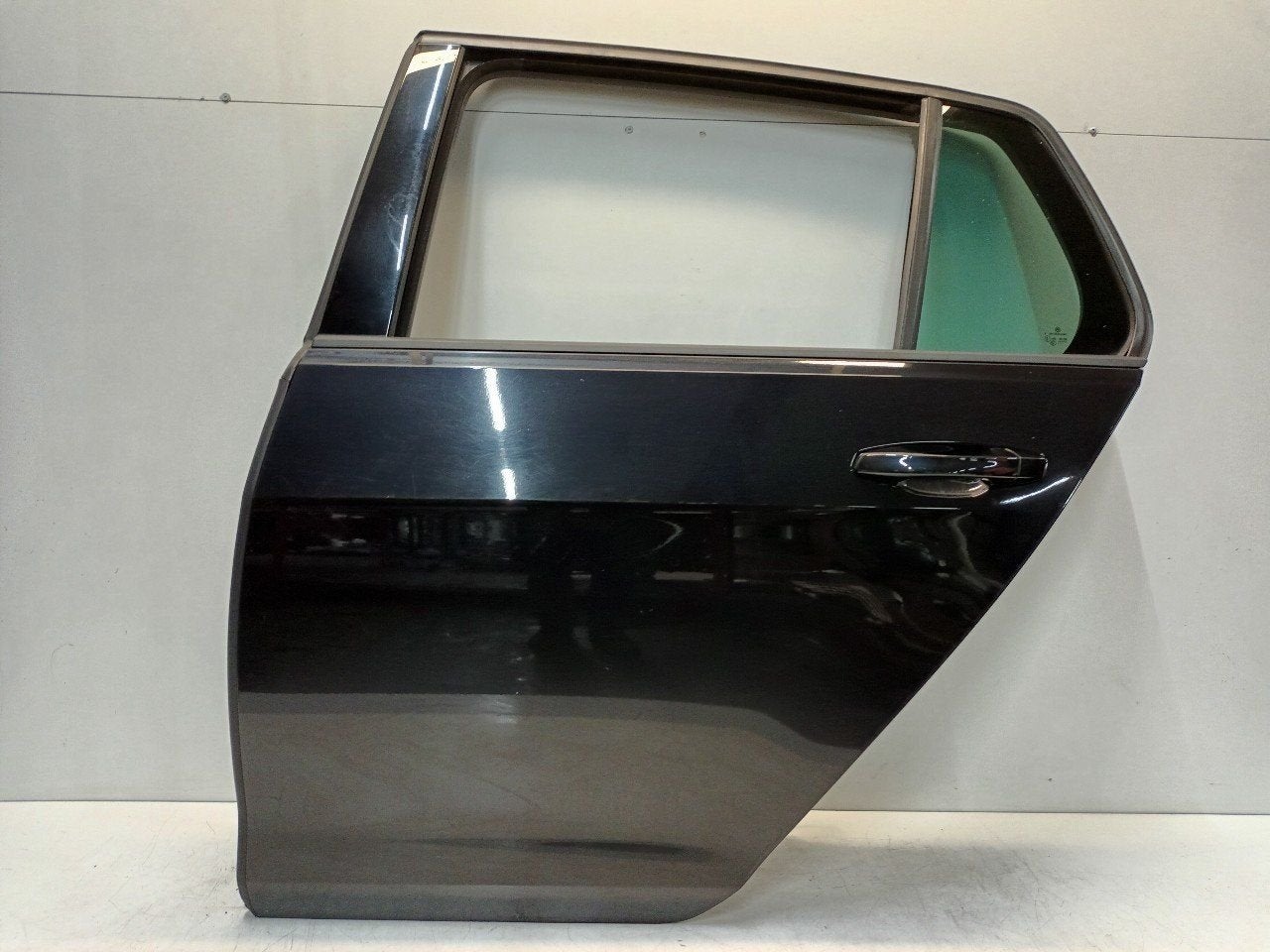 Portier links achter Volkswagen Golf, Onderdelen@venauto.nl, Van der Ven Autorecycling B.V., Gebruikt, Ettenseweg 76, 4706 PB Roosendaal, The Netherlands