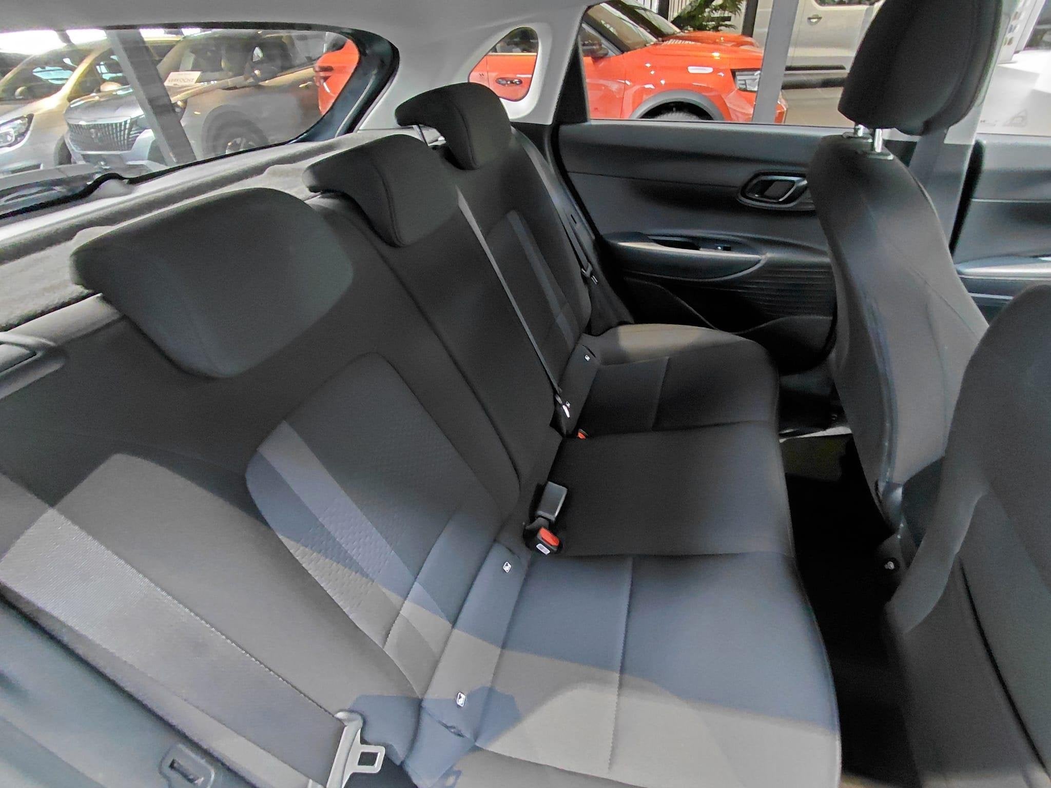 Hyundai i20 1.0 T-GDi 48V 7-DCT 74kW Techno (automatique), Autos, Argent ou Gris, Entreprise, 1110 kg, 5 portes
