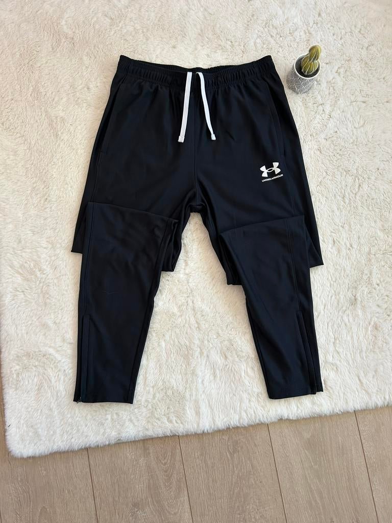 Zwarte Under Armour Trainingsbroek - Maat M - Topstaat, Kleding | Heren, Sportkleding, Ophalen of Verzenden, Maat 48/50 (M), Wit