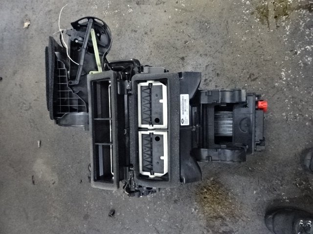 RADIATEUR DE CHAUFFAGE Range Rover Evoque (LVJ / LVS), Campus Kronberg 7
61476  Kronberg im Taunus, DE, Land Rover, Utilisé, Jaguar Land Rover Deutschland GmbH
