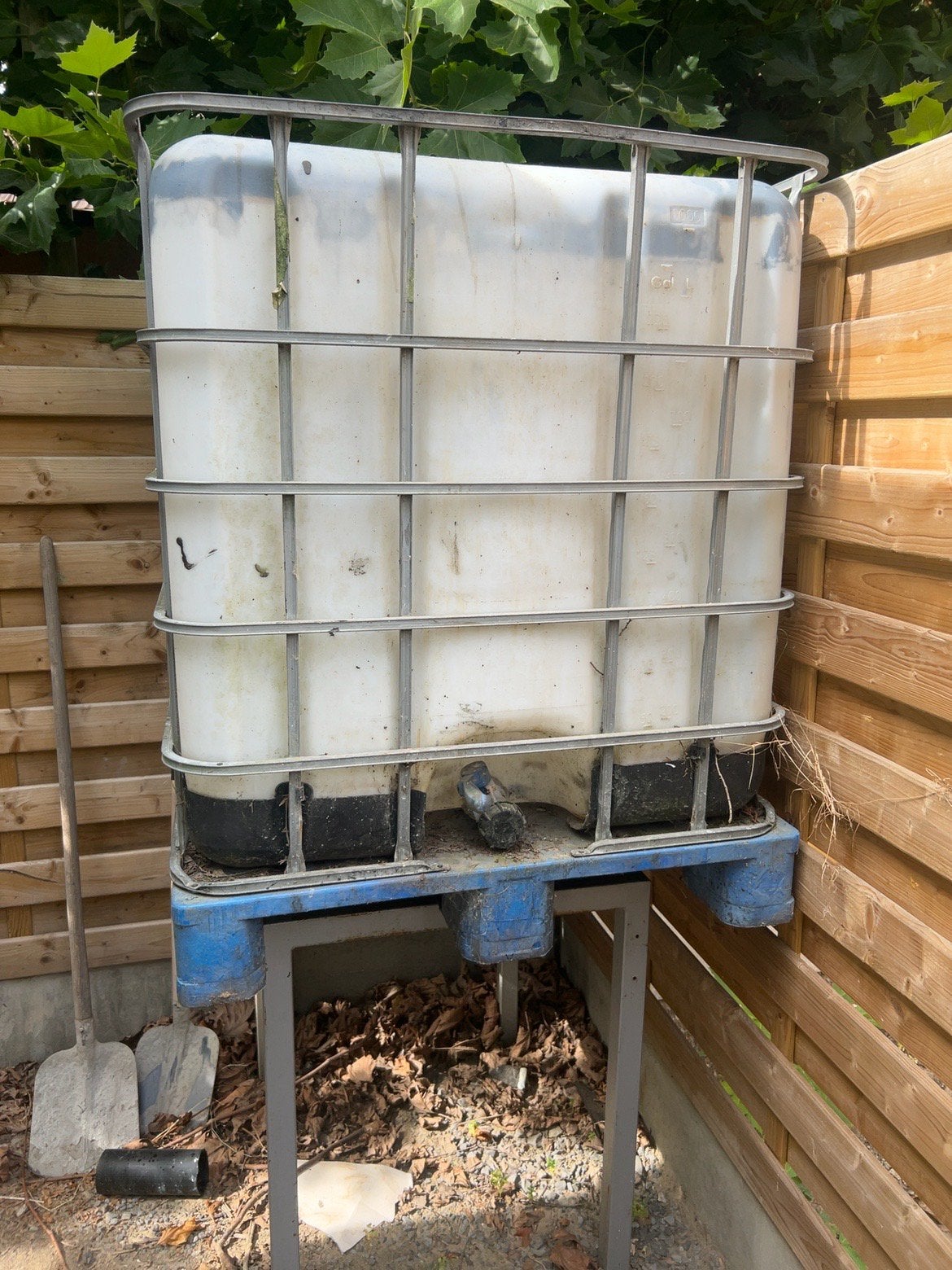Conteneur IBC de 1000 litres avec palette, Enlèvement, Utilisé