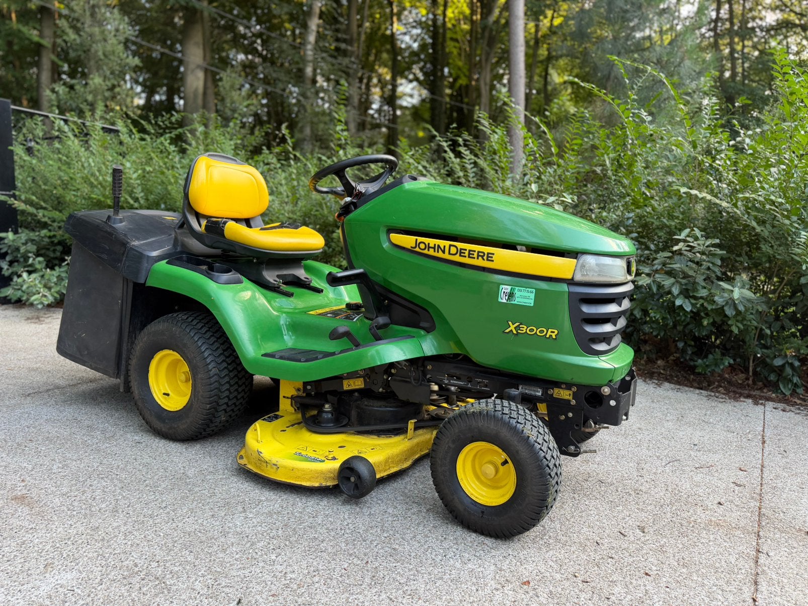 John Deere X300R zitmaaier met opvangbak – 344 uur, Ophalen, Gebruikt, Opvangbak, 90 tot 120 cm