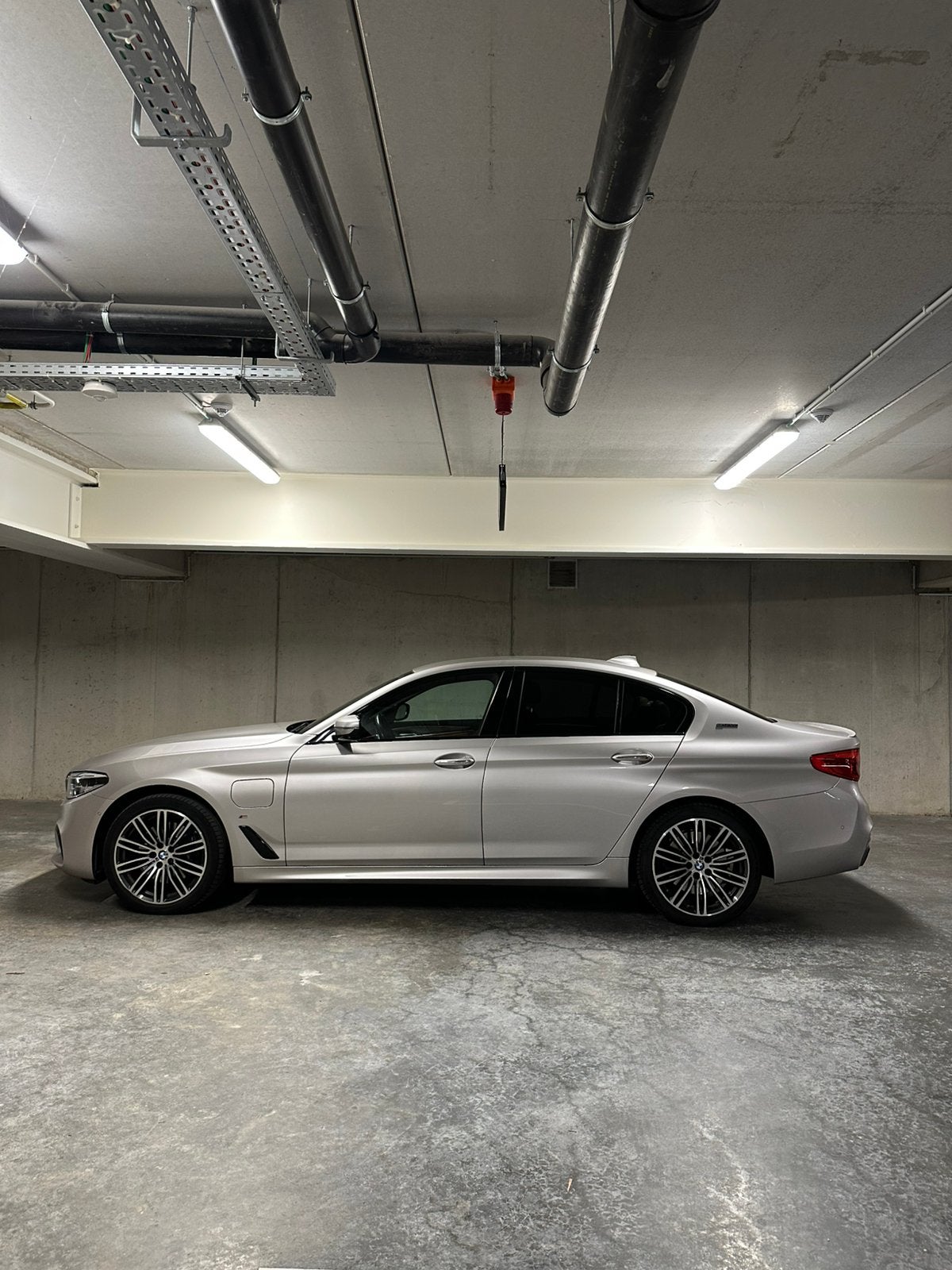 BMW 530e iPerformance M Sport | Plug-in Hybride | Automaat, Auto's, BMW, 1998 cc, 4 cilinders, Leder, Bruin