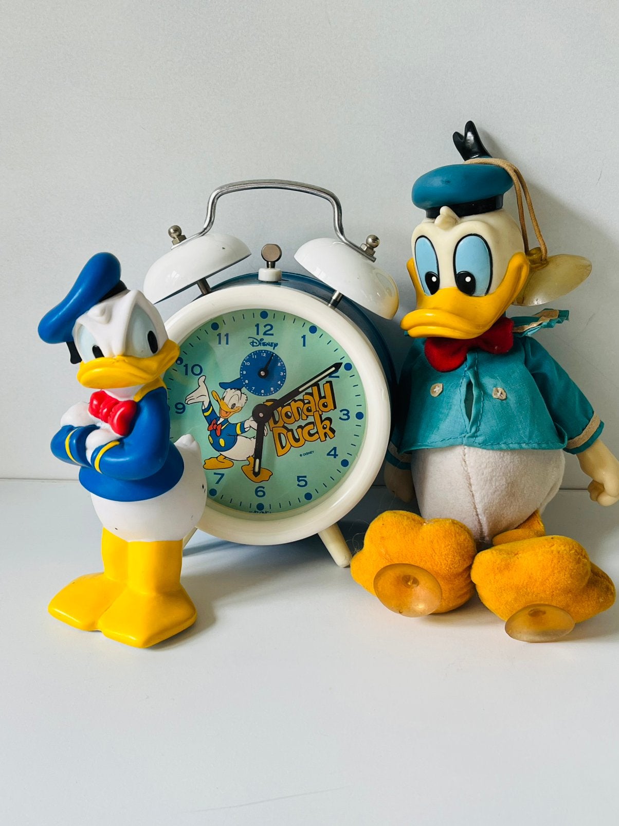 Lot vintage Donald peluche ventouse/reveil/figurine, Enlèvement ou Envoi, Donald Duck, Utilisé, Statue ou Figurine