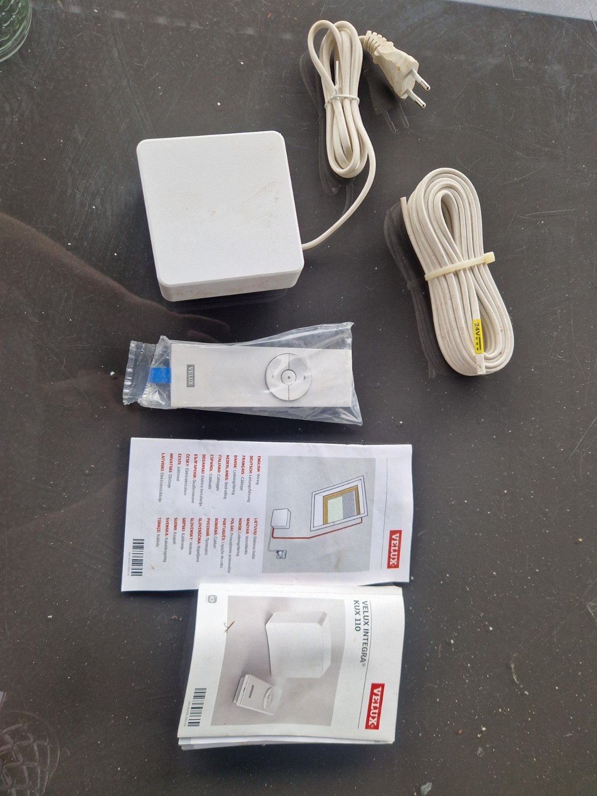 Nieuwe VELUX KUX 110 stroomvoorziening met afstandsbediening, Doe-het-zelf en Bouw, Ophalen