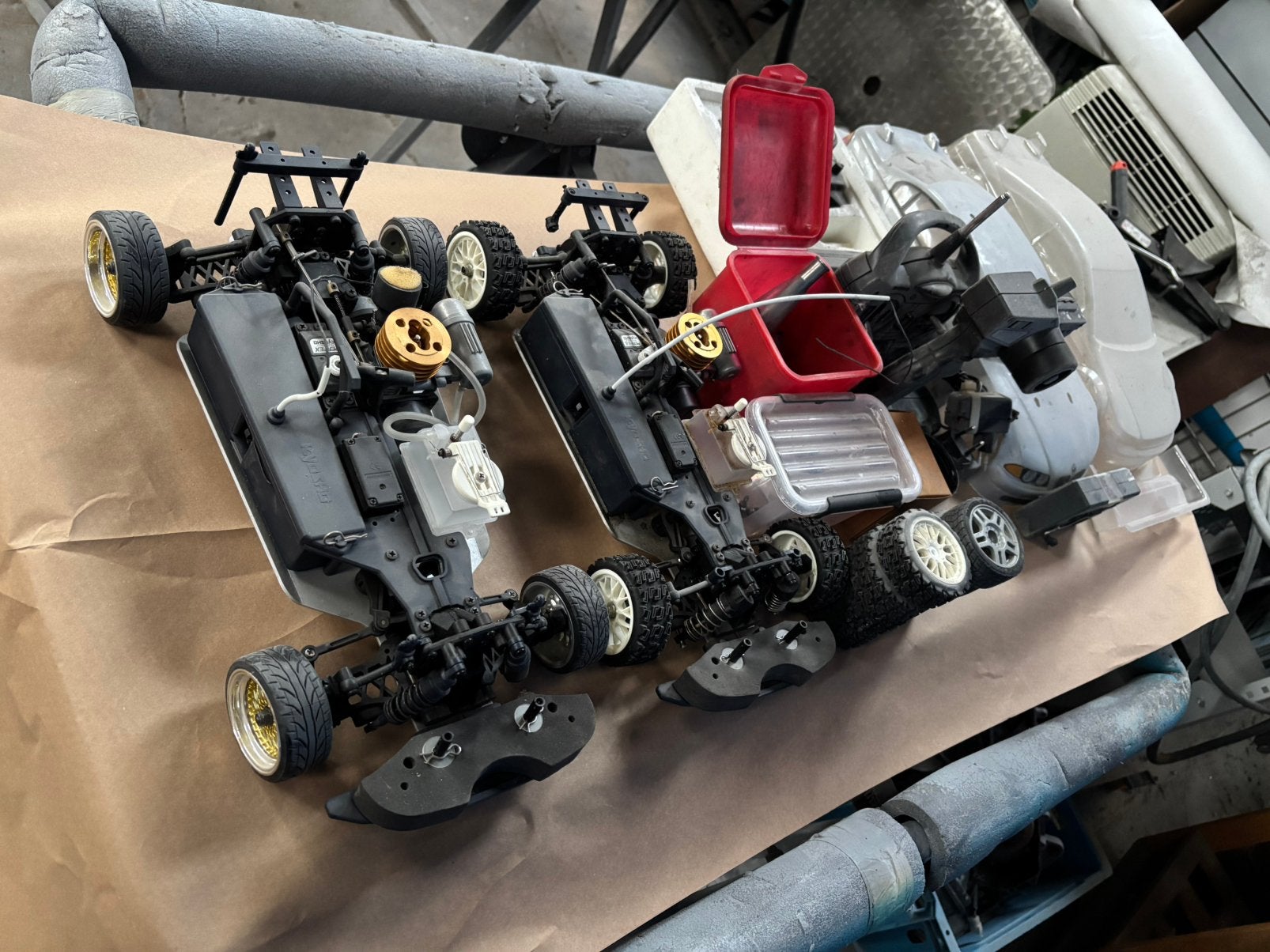 Kyosho Modelbouw Lot 2x Auto’s waarvan 1 nieuw!, Ophalen, Auto