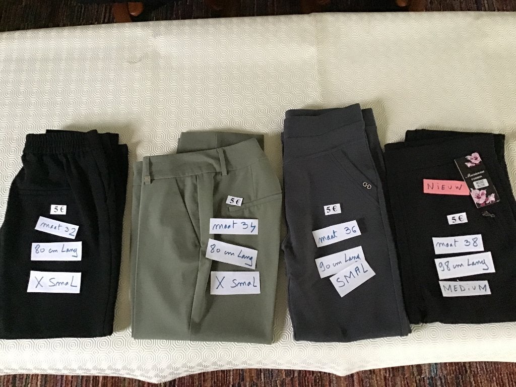 4 verschillende dames broeken XS - S - M aan 5 euro, Kleding | Dames, Broeken en Pantalons, Ophalen of Verzenden, Zo goed als nieuw