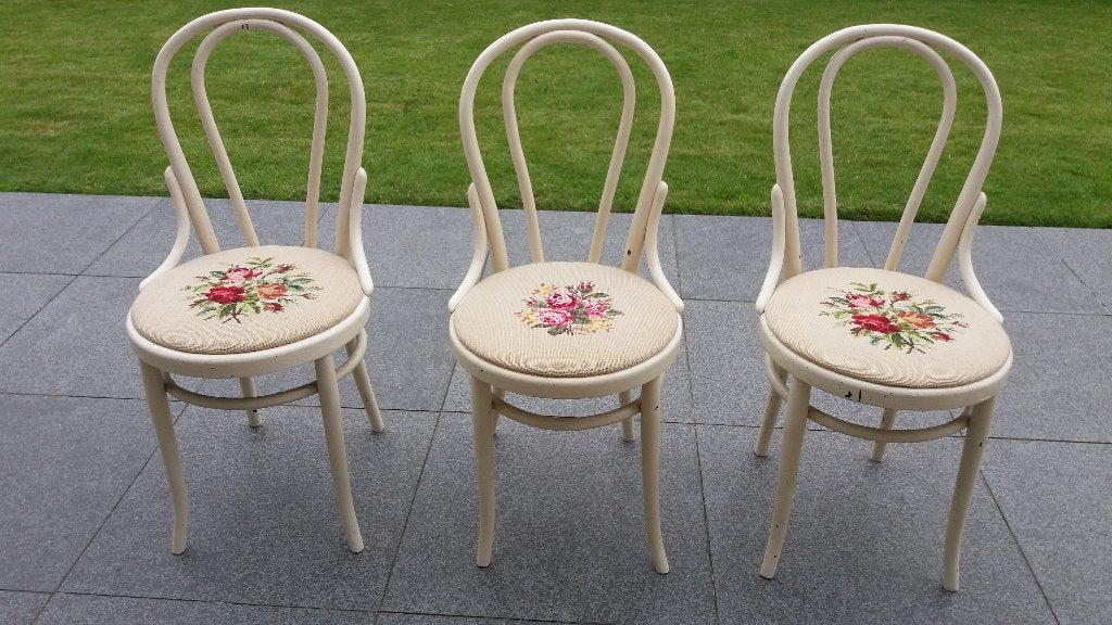 3 ANTIEKE STOELEN MET HANDWERK, Enlèvement