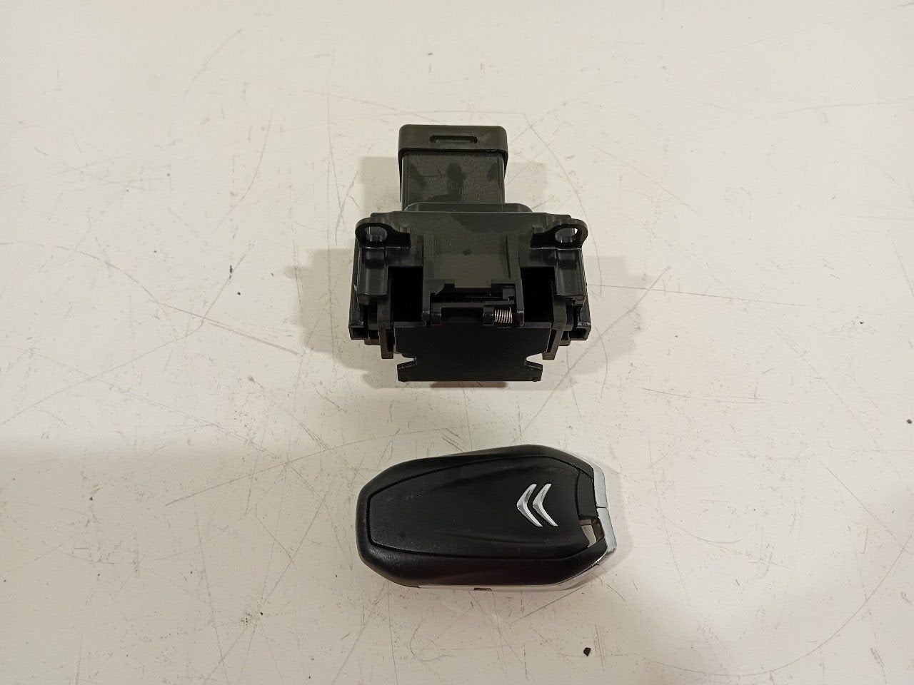 Contactslot + sleutel Citroën C4, Auto-onderdelen, Onderdelen@venauto.nl, Van der Ven Autorecycling B.V., Gebruikt, Ettenseweg 76, 4706 PB Roosendaal, The Netherlands