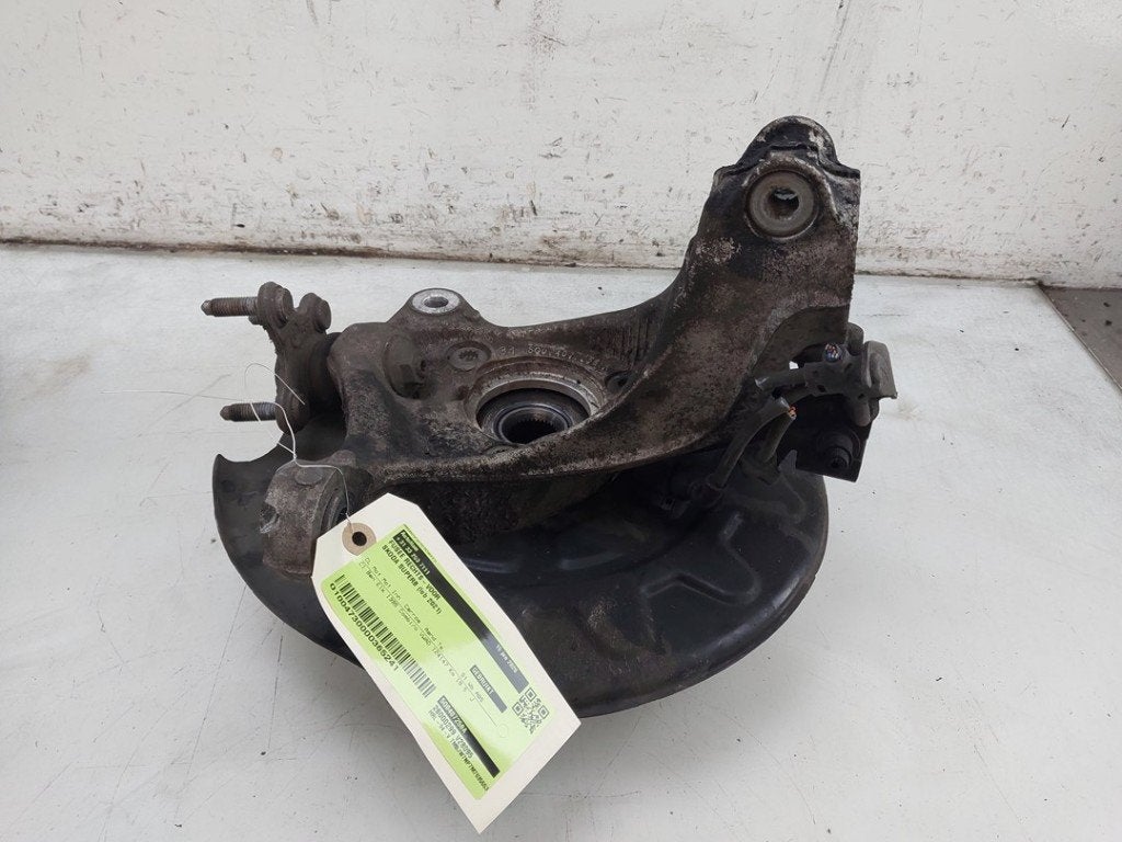 FUSEE AVANT DROITE Skoda Superb Combi (3V5), Utilisé, Info@skoda-auto.de, Skoda, Max-Planck-Straße  3-5
64331  Weiterstadt, DE