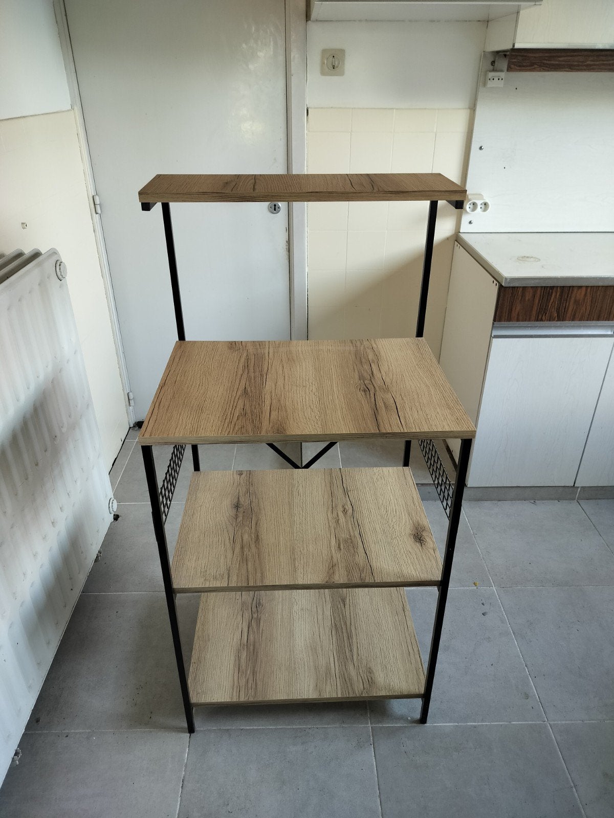 Industrieel bijzet kastje, Ophalen