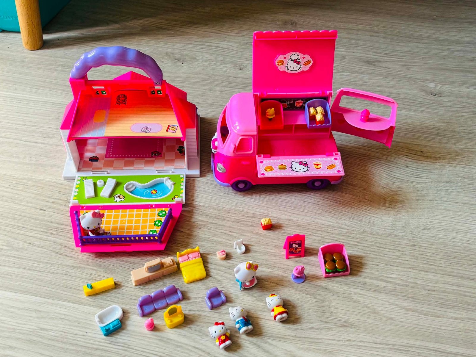 Maison + mini van Hello kitty, Enlèvement, Utilisé