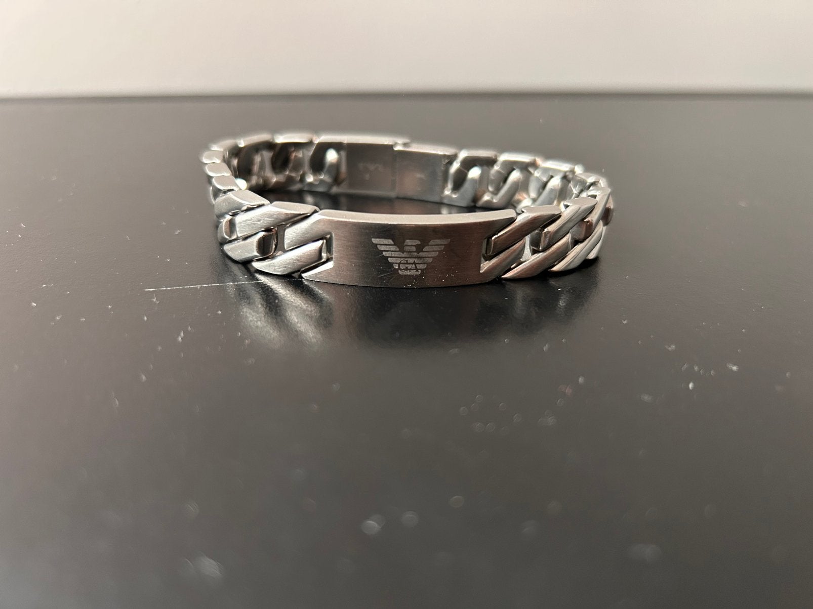 Bracelet Emporio Armani – Argenté, Bijoux, Sacs & Beauté, Enlèvement ou Envoi, Utilisé, Autres matériaux, Homme