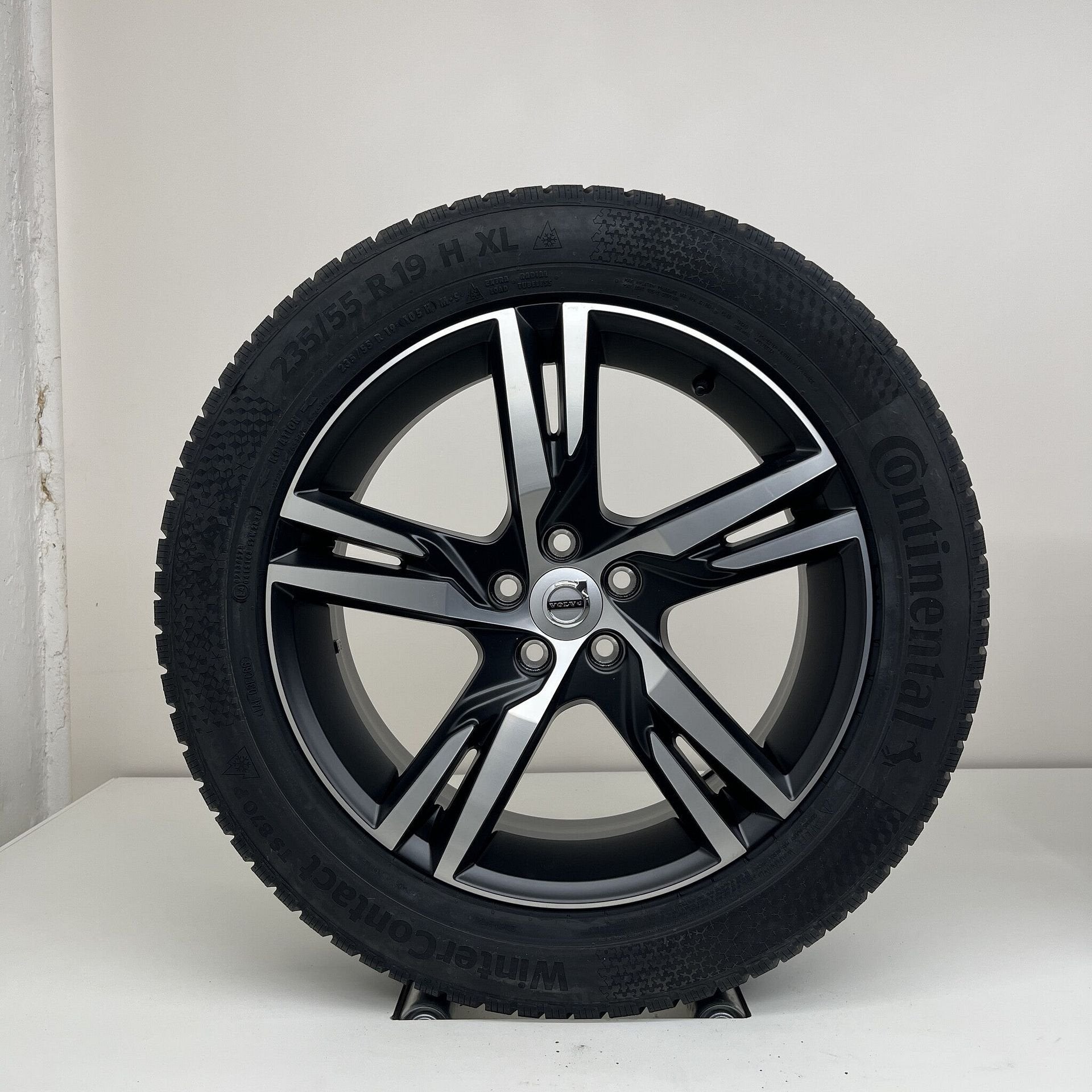 Volvo XC60 - 19 inch - winterbanden NIEUW, 19 inch, Banden en Velgen, Nieuw, 235 mm