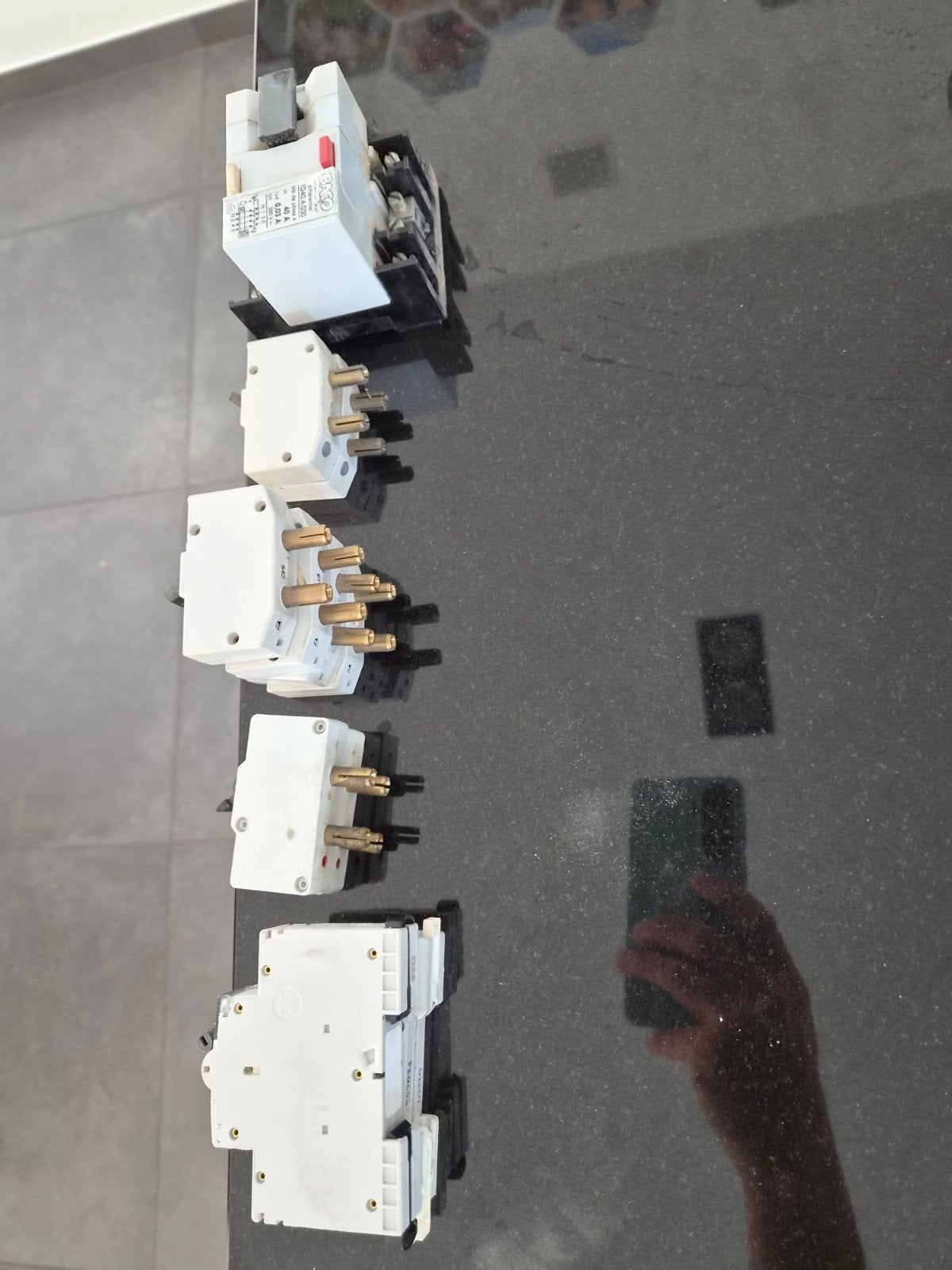 Pakket elektrische zekeringen, automaten en verliesstroomsch, Ophalen of Verzenden, Aardlekschakelaar