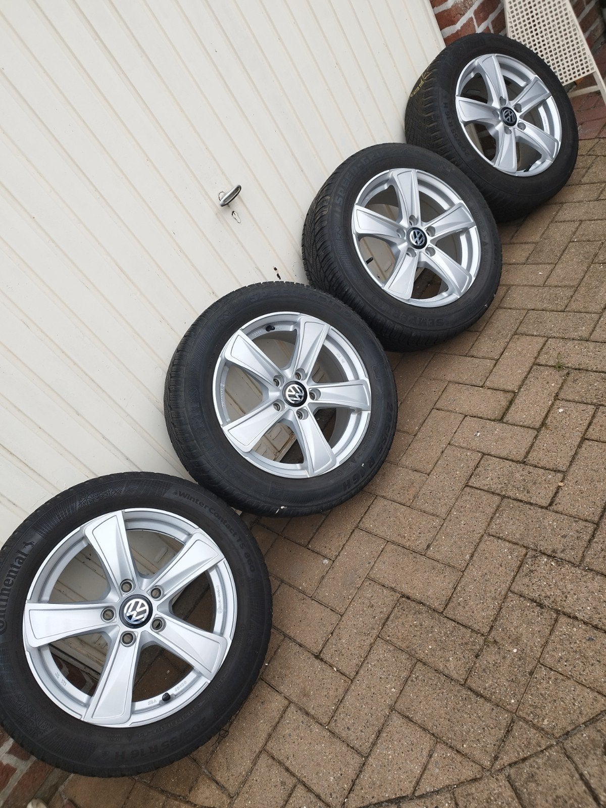 Pneus d'hiver 205/55/R16 pour Volkswagen, Autos : Pièces & Accessoires, Pneus hiver, 16 pouces, Véhicule de tourisme, 205 mm