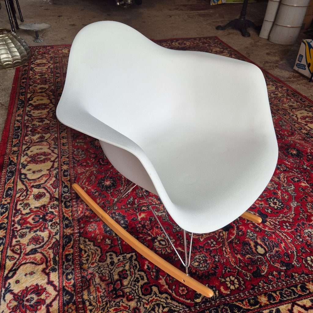 Eames Rocking Chair replica, Enlèvement