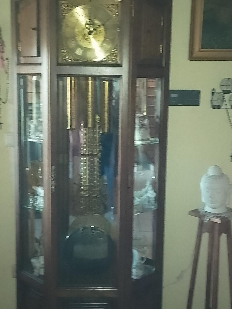 Horloge parquet vitrine, Enlèvement
