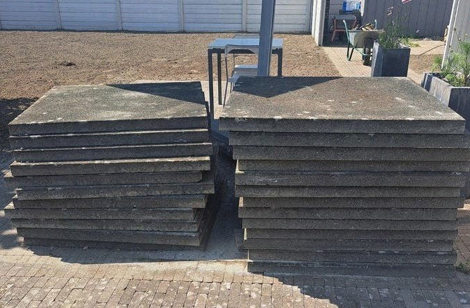 24 betontegels antraciet, Ophalen