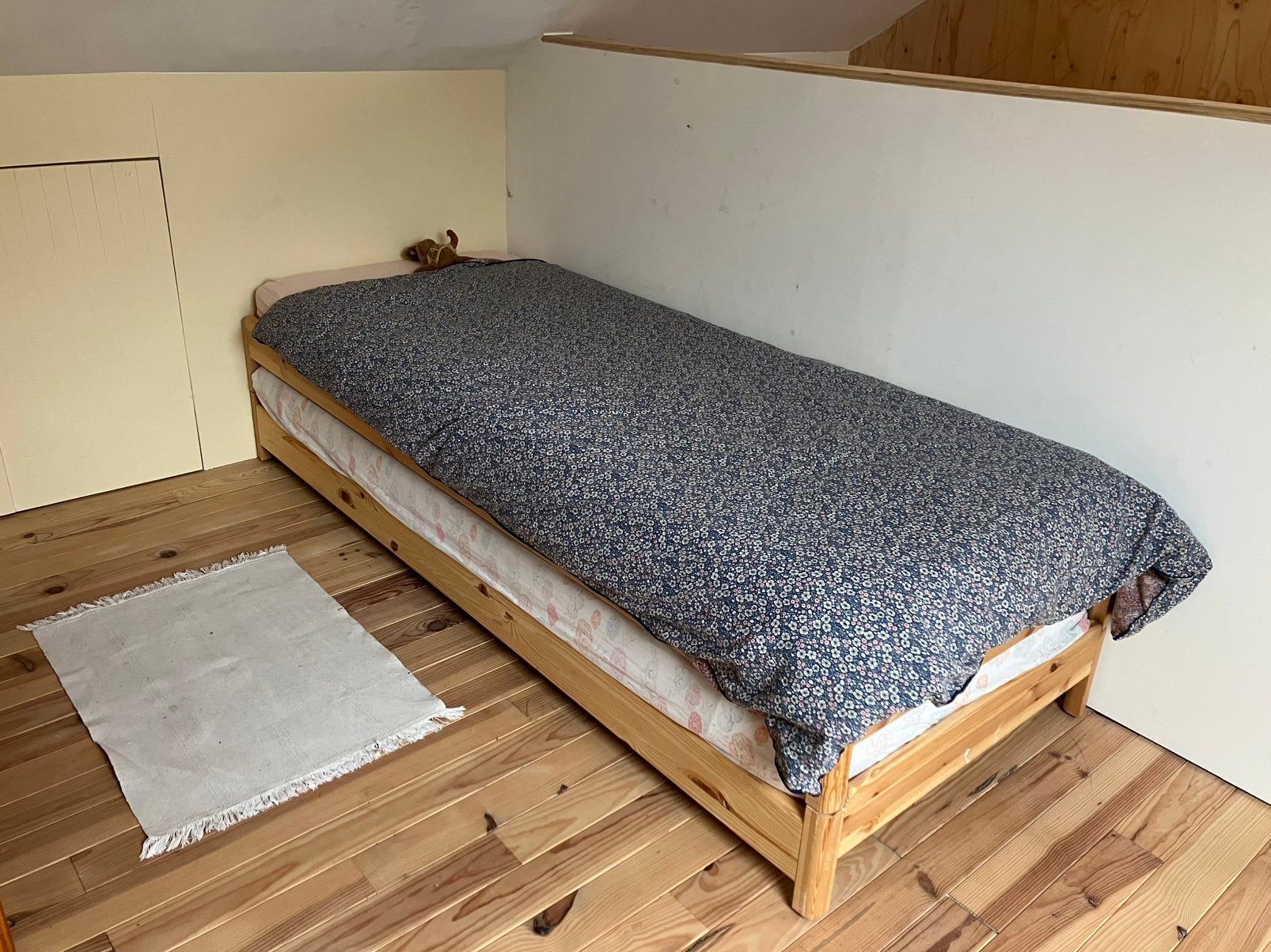 Stapelbare houten bedden UTÅKER ikea 80x200cm, Maison & Meubles, Chambre à coucher | Lits, Utilisé, Une personne, 160 cm, 200 cm