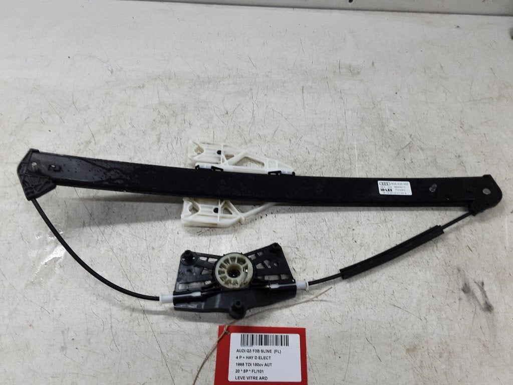 RAAMMECHANIEK RECHTS ACHTER Audi Q3 (F3B) (83A839462), Gebruikt, Mevr. I. Hauben, Audi, Rue de l'Espoir 34 34
4030  GRIVEGNÉE, BE