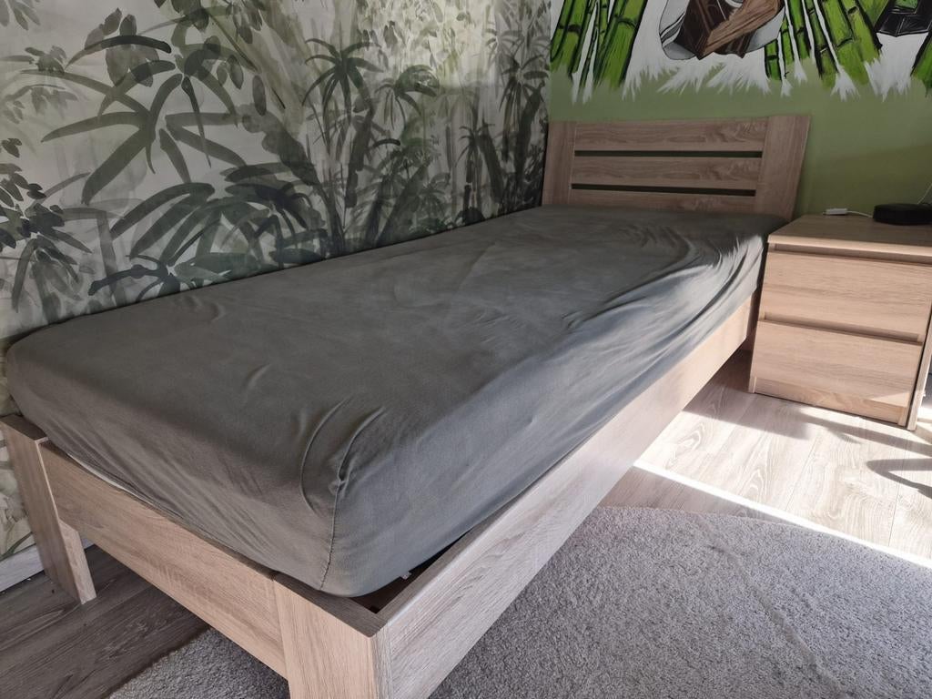 Eénpersoonsbed + nachtkastje, Antiek en Kunst, Ophalen