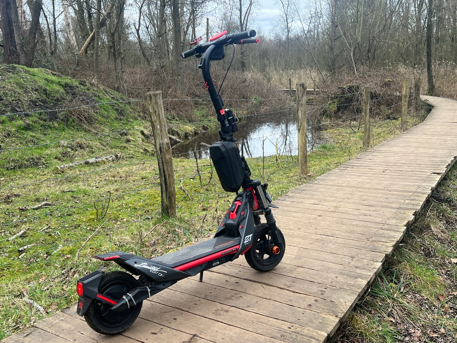 Ninebot zt3 pro, Vélos & Vélomoteurs, Trottinettes, Enlèvement ou Envoi, Comme neuf, Step électrique (E-scooter)