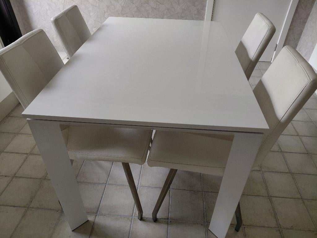 Uitschuifbare tafel en 4 stoelen Xooon, Enlèvement, Utilisé