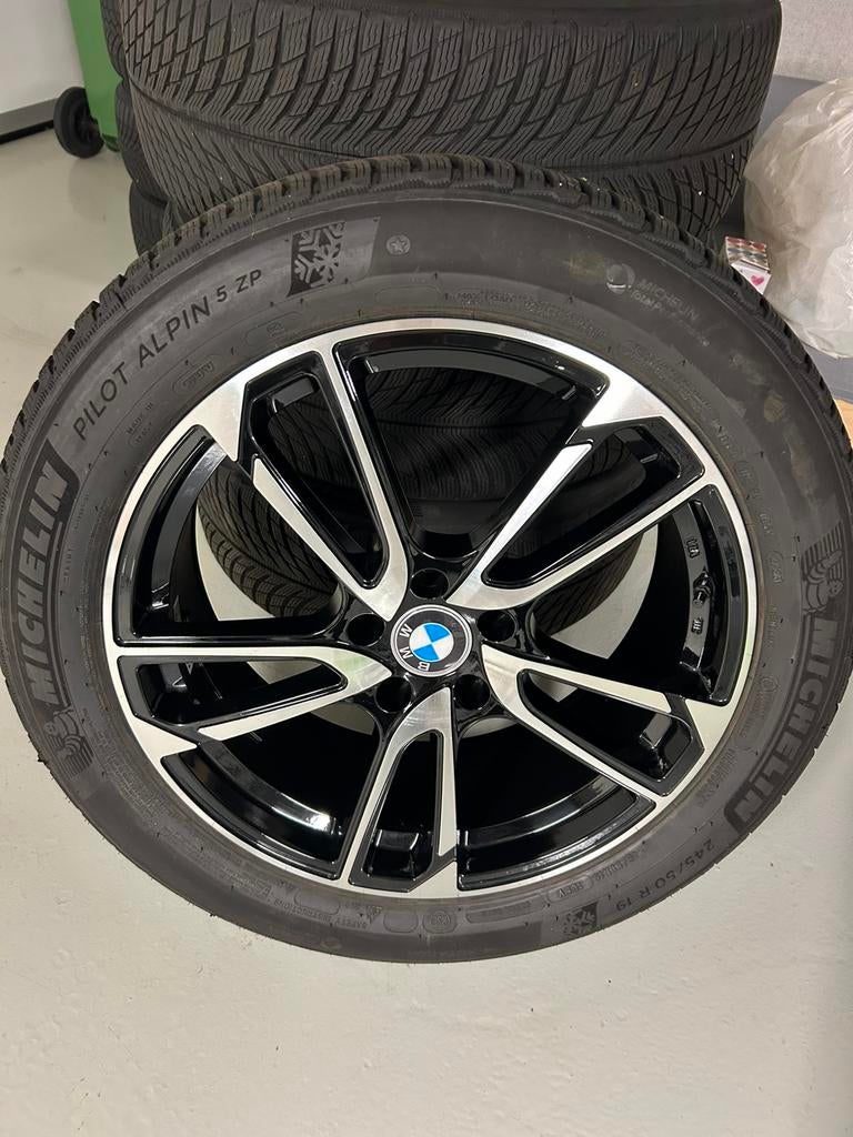 NIEUWE set winterbanden op originele BMW velgen voor IX3/X3, 245 mm, Velg(en), Nieuw, Winterbanden