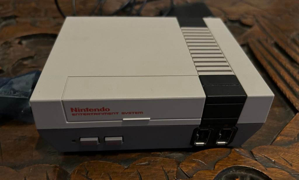 Console mini nes, Enlèvement, Comme neuf