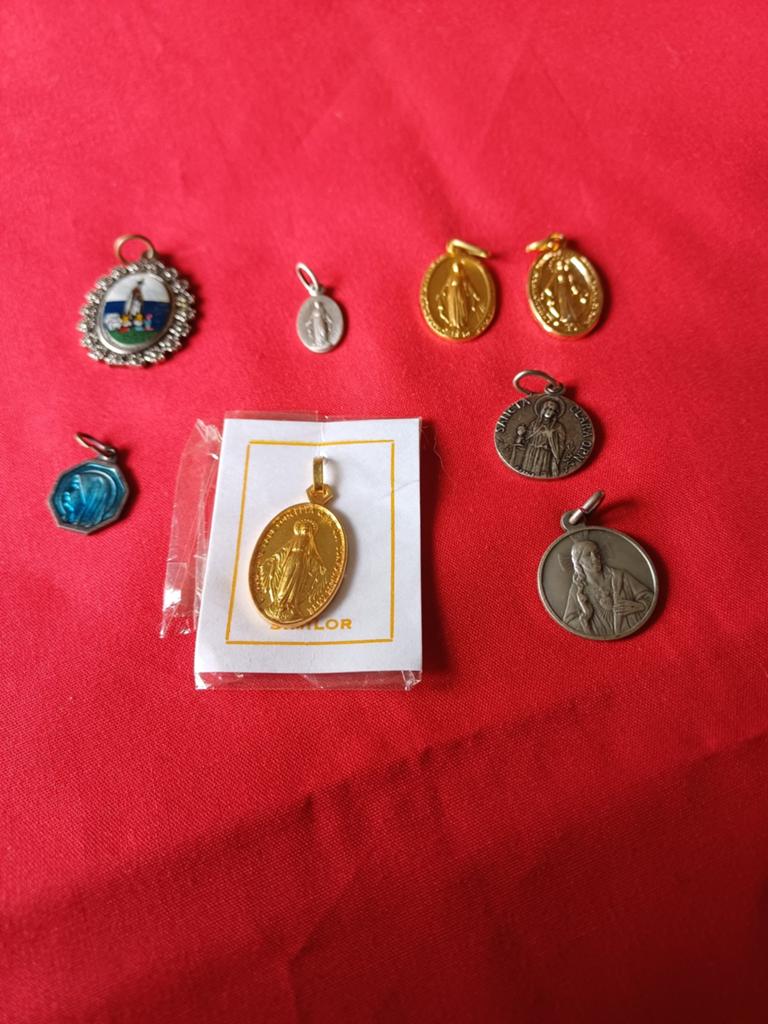 Verzameling mini-scapuliertjes, Antiek en Kunst, Antiek | Religieuze voorwerpen, Ophalen of Verzenden