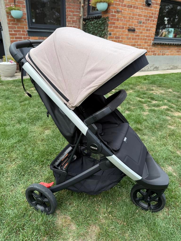 Thule spring buggy, Enfants & Bébés, Buggys, Enlèvement, Comme neuf, Ombrelle