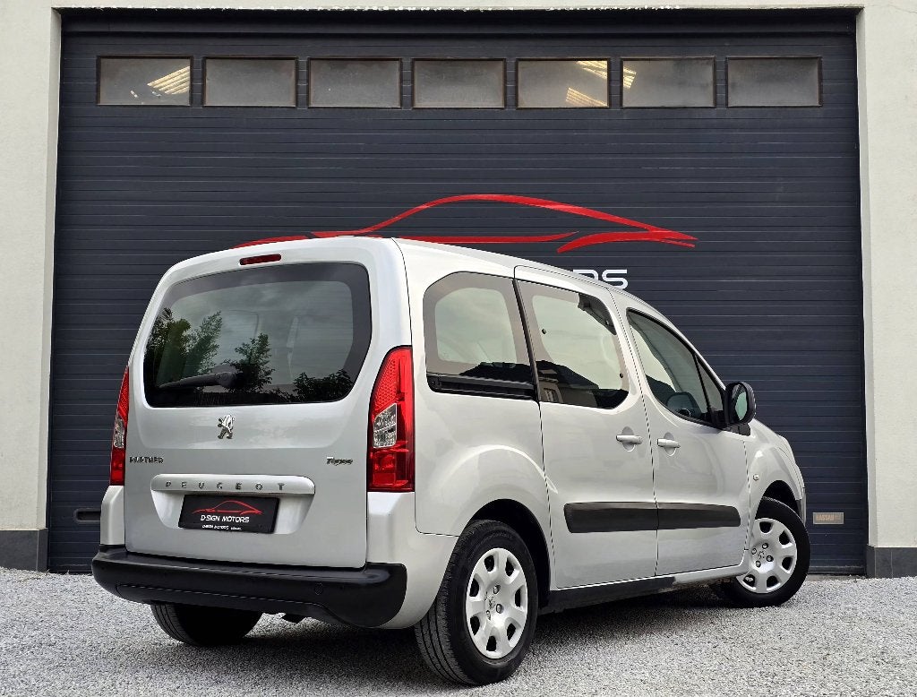 PEUGEOT PARTNER TEPEE 1.6 HDI (90pk) X-LINE 2010 187.220km, Voorwielaandrijving, Dealer onderhouden, Zwart, 4 cilinders