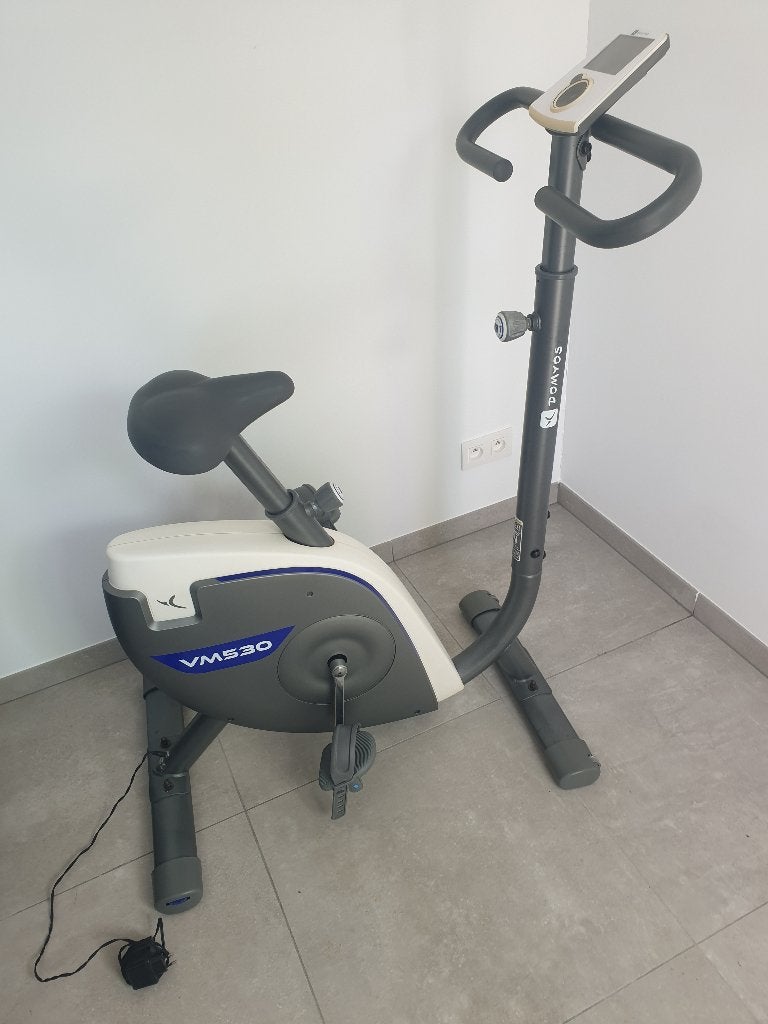 Hometrainer met hartslagmeter, Ophalen, Kunststof, Gebruikt, Benen