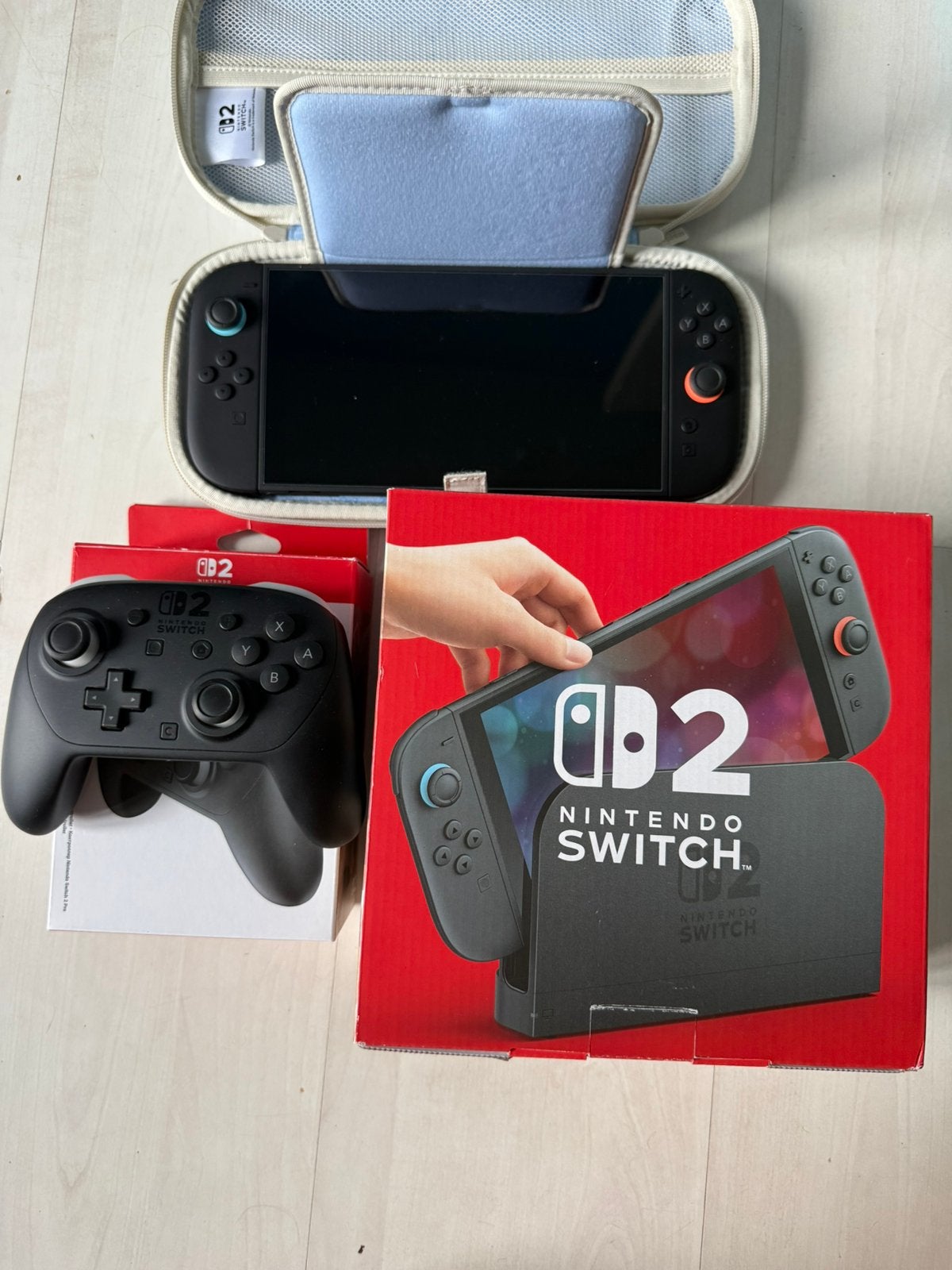 Nintendo Switch 2 + HORI Carrying Case + pro controller, Games en Spelcomputers, Ophalen of Verzenden, Zo goed als nieuw