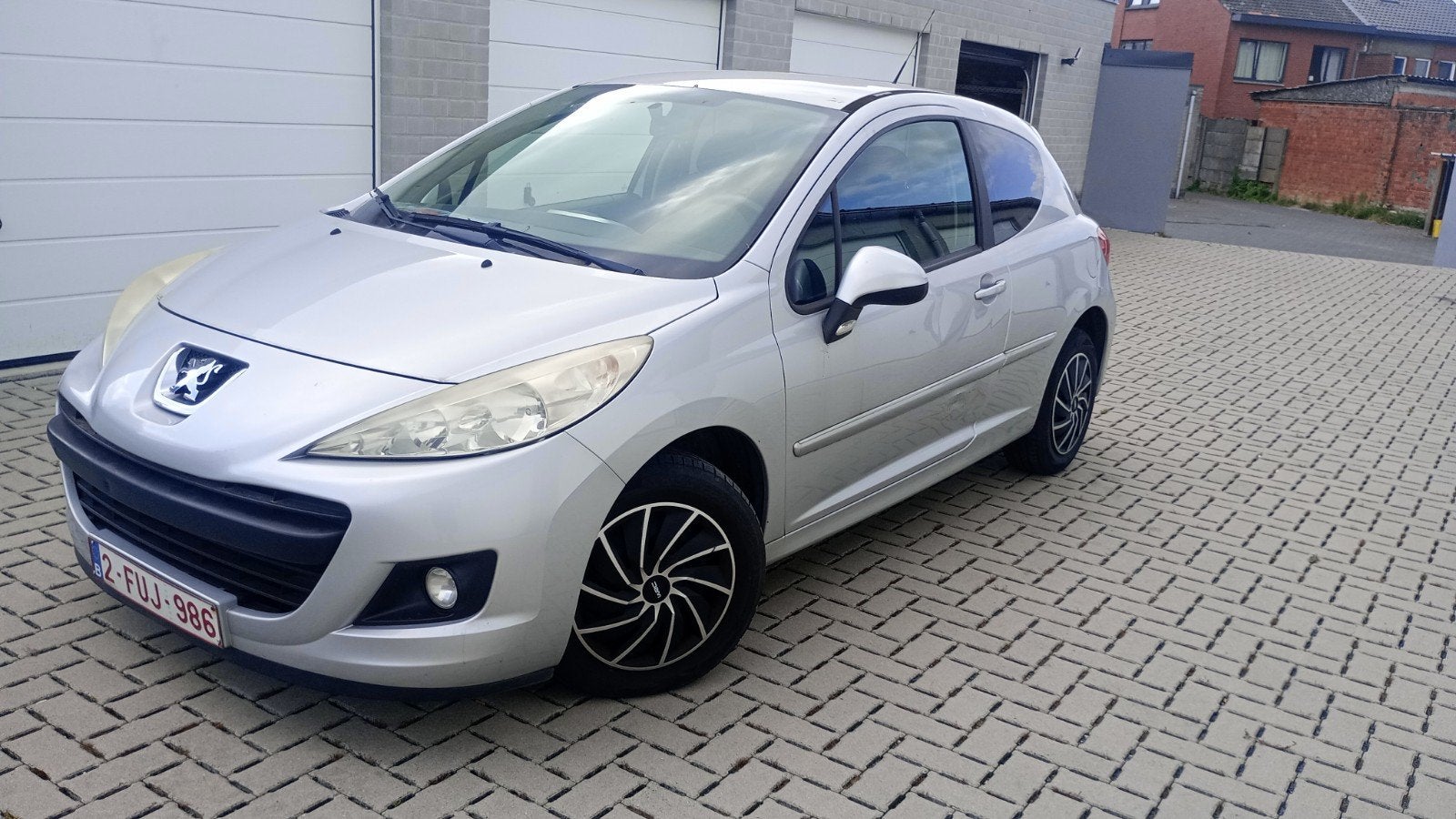 Peugeot 207, benzine, 132000km, 2011, Stof, Zwart, Elektrische ramen, Beige
