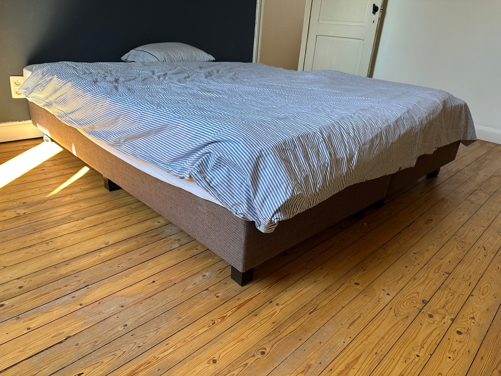 Boxspring200x200, Huis en Inrichting, Slaapkamer | Bedden, Ophalen, Zo goed als nieuw