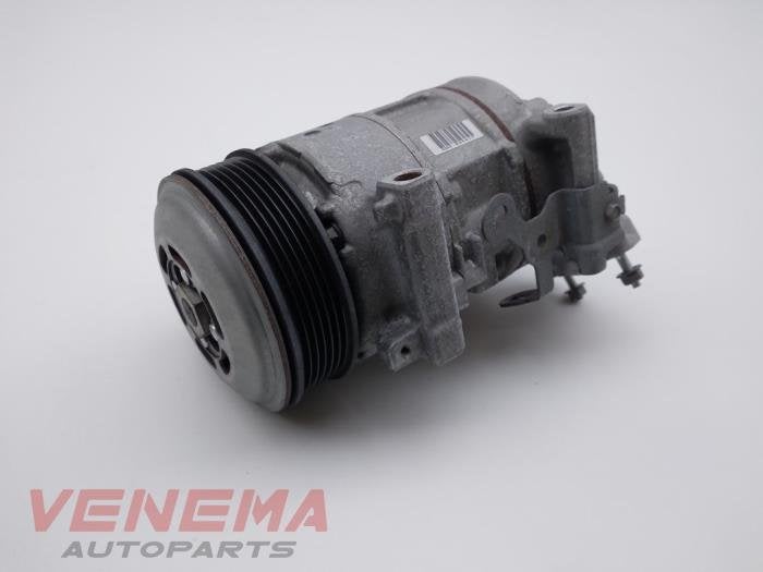Pompe clim d'un Peugeot 208, -, 3 mois de garantie, Utilisé, -