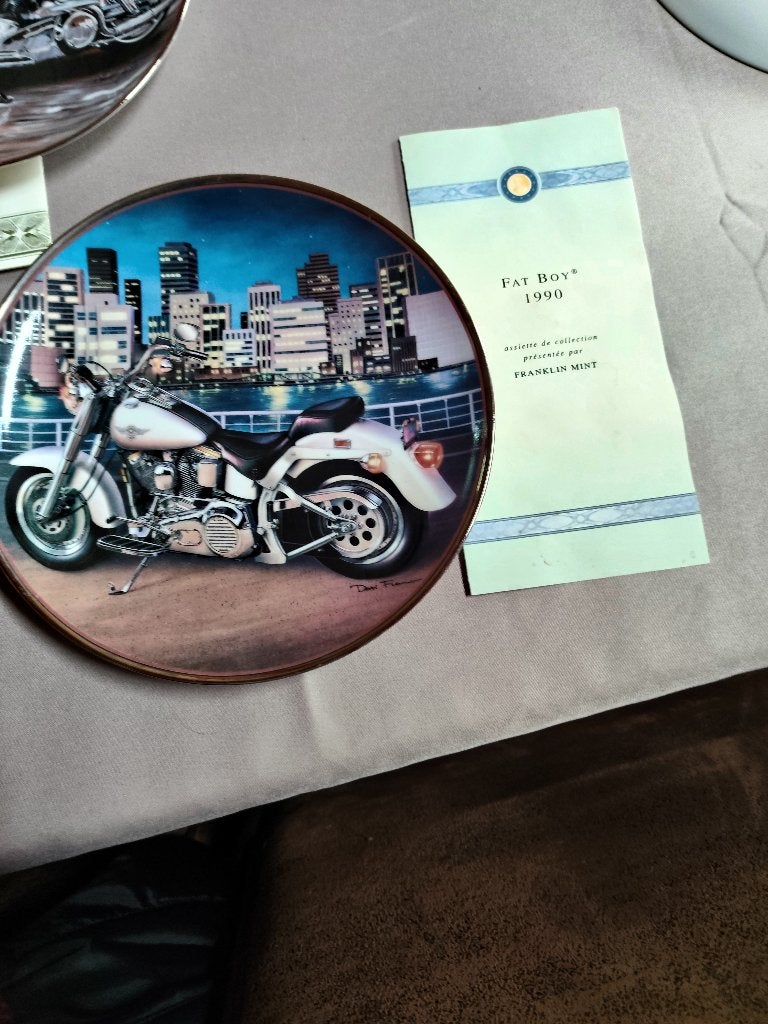 Assiette décorative Harley Davidson Fat Boy 1990, Collections, Enlèvement ou Envoi, Comme neuf