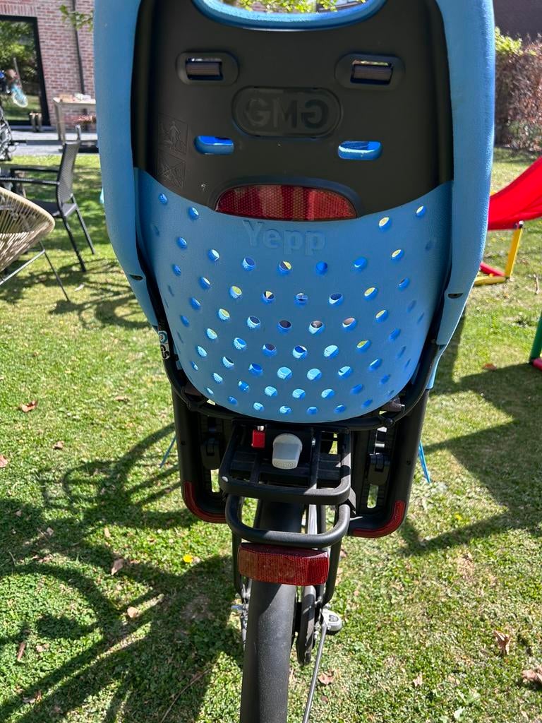 Thule Yepp kinderzitje op bagagedrager blauw, Fietsen en Brommers, Ophalen, Zo goed als nieuw