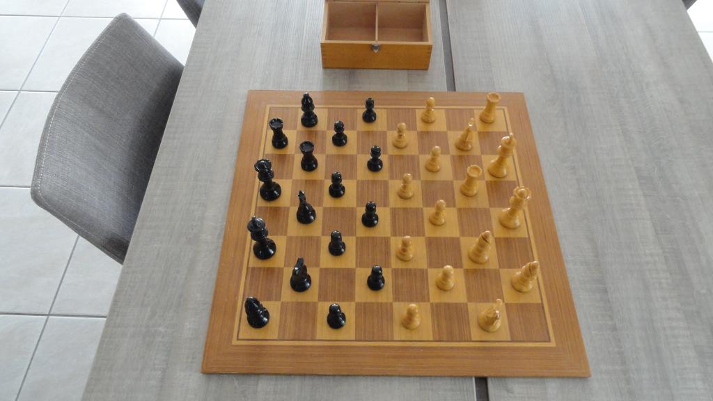 Houten schaakbord, Een of twee spelers, Ophalen of Verzenden, Gebruikt